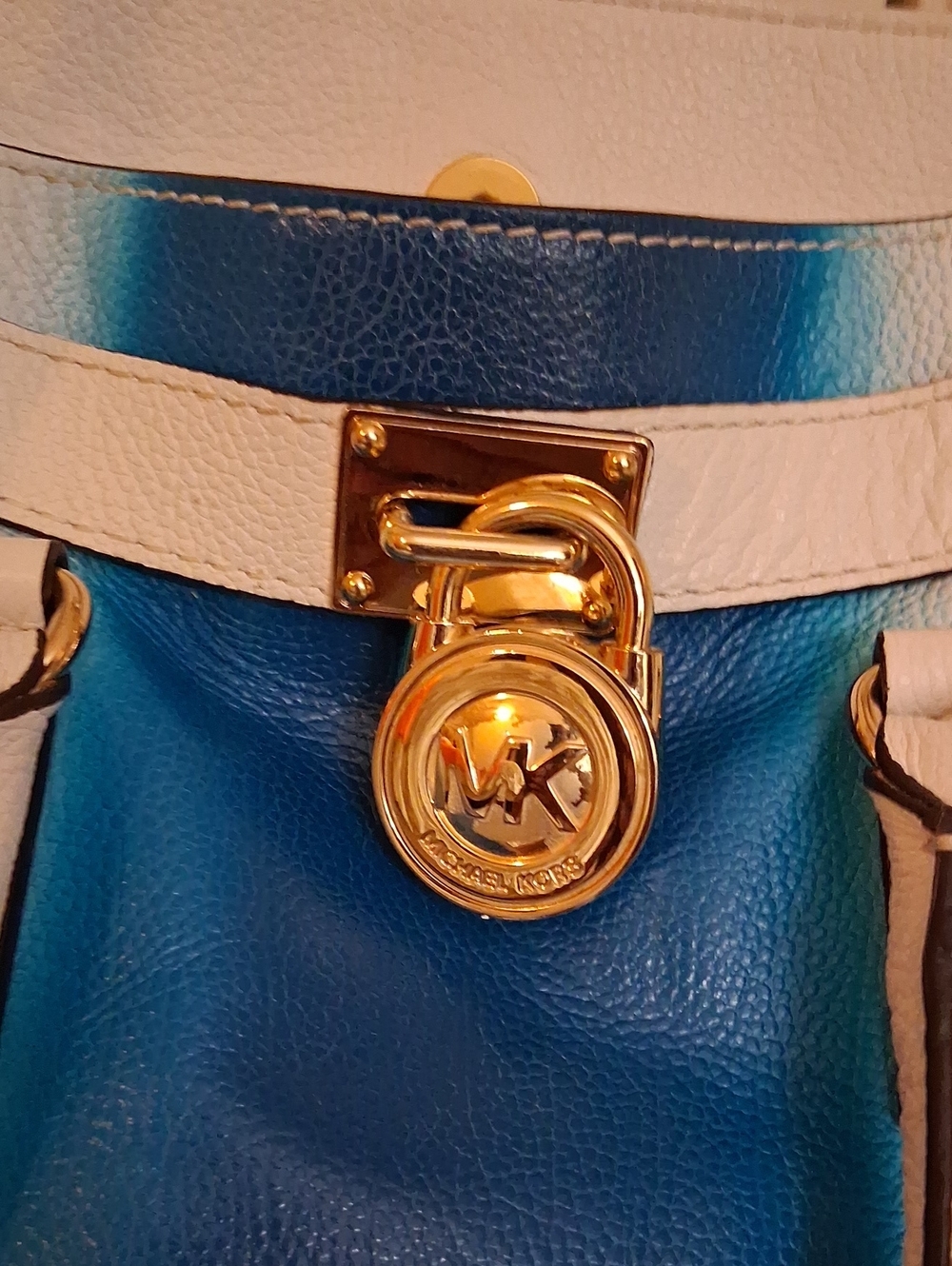Michael Kors White Leather Shoulder Bag with Blue Wallet and Gold Hardware. - Picture 8 of 9